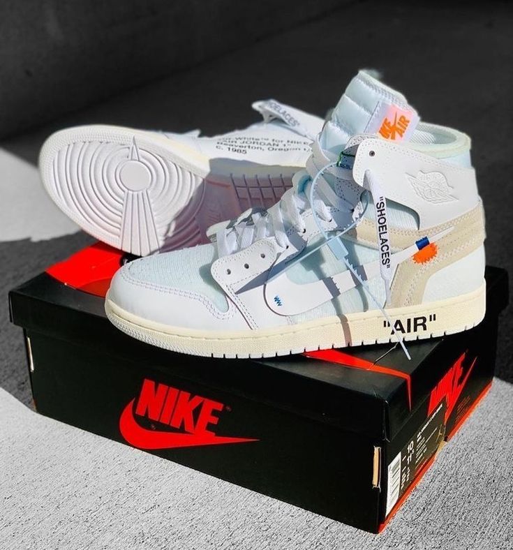 Light blue sneakers with beige accents on a Nike box